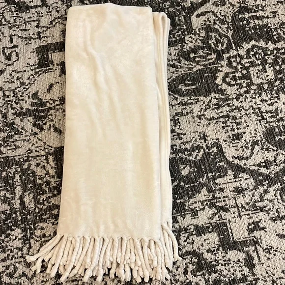Nordstrom Bedding Nordstrom Bliss Tassel Throw In Ivory This Is Used But In Great Shape Poshmark